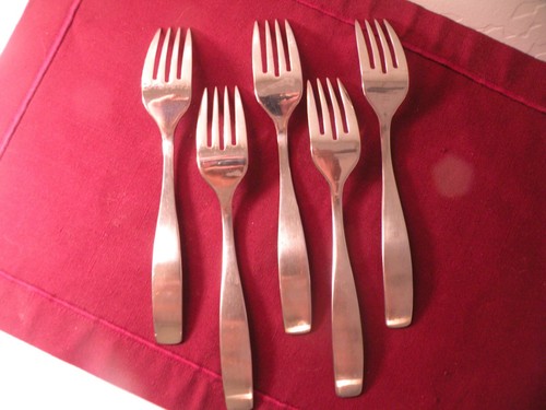 Set of 5 Mikasa RIVERSIDE pattern Satin stainless salad forks 6 7/8" - Picture 4 of 5