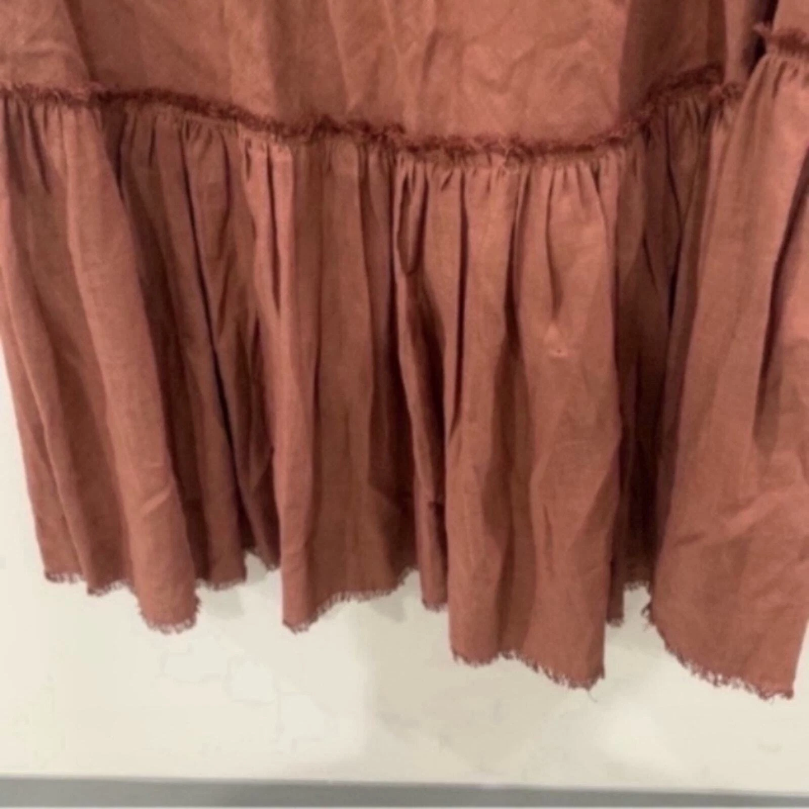 Abito Tory Burch spiaggia midi a strati in marrone ruggine scuro