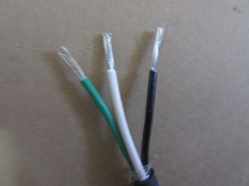 Wire 18 Ga, 3 conductor, 16 strands TC, 105 degree C, 300 V, PVC Black (1000 FT) - Picture 2 of 3