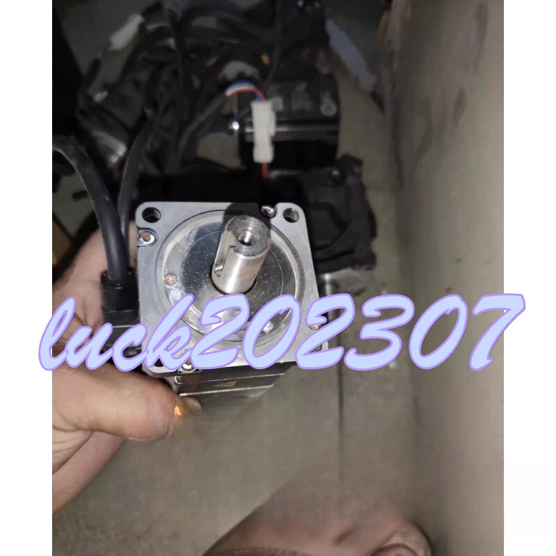 1PC USED SGM7J-02AFC6S Yaskawa servo Motor 200W 1.6A. #YY - Image 2 of 3