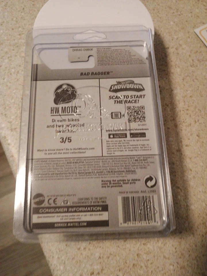 Hot Wheels Treasure Hunt Bad Bagger 2016 motocicleta HW Moto Series con protector Foto 2 de 2