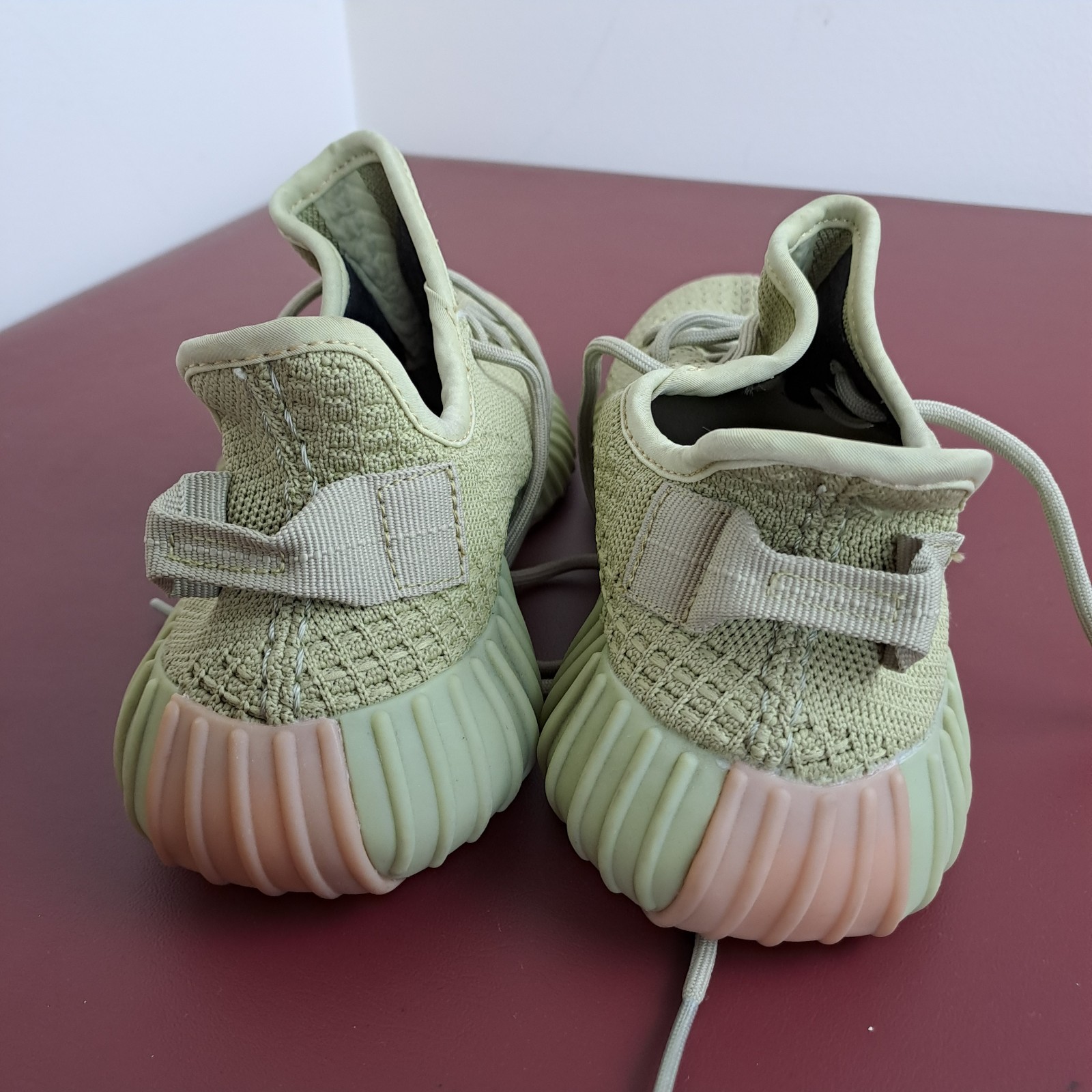 Adidas Yeezy Boost 350 V2 Sulfur Shoes Womens Size 6.5 Green Trainer Sneakers thumbnail 7
