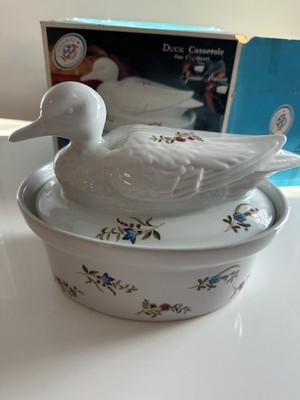 BIA Cordon Bleu Porcelain Duck Covered Casserole, Wildflowers with Box