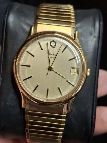 Timex Q Quartz Gold Tone Mens Vintage 1980s Retro Watch Classic