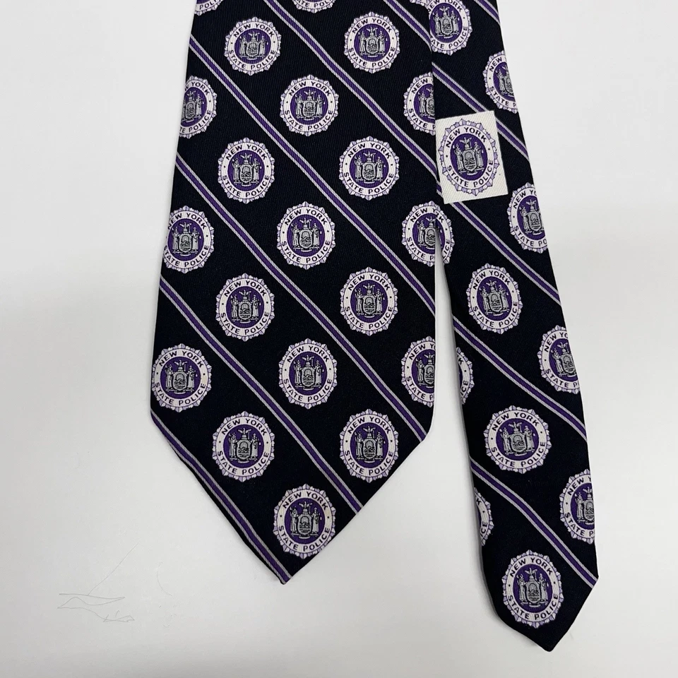Corbata Vineyard Vines Policía del Estado de Nueva York seda a rayas negra/púrpura 3 3/8" x 58" Foto 2 de 4