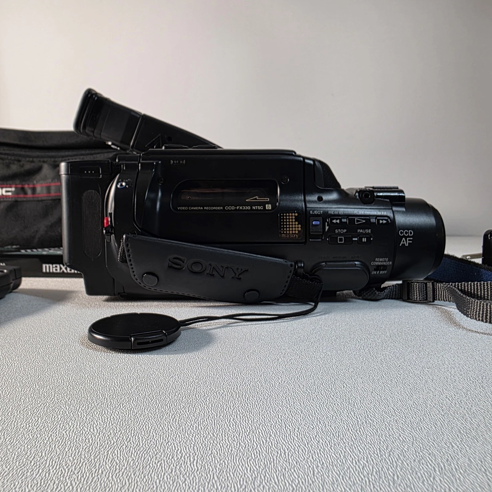 Vintage Sony Handycam CCD-FX330 Video 8 Handheld Camcorder 10x Zoom Black Works image 1