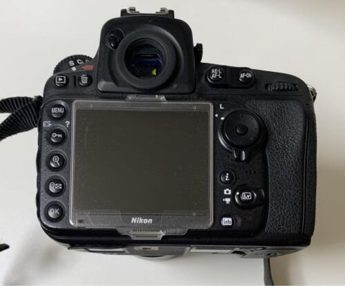 Nikon D810 Body + Battery Grip + Charger MCS303