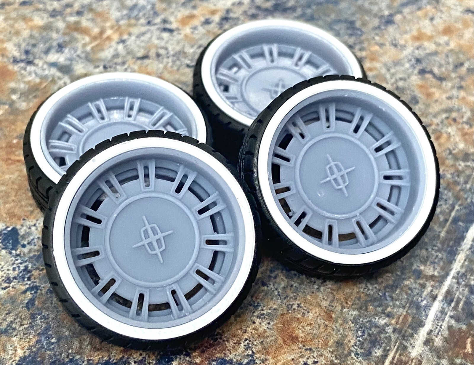 1/24 Scale "Artillery" Restomod Wheels W/ Whitewalls - Resin Model Car Parts, 1957