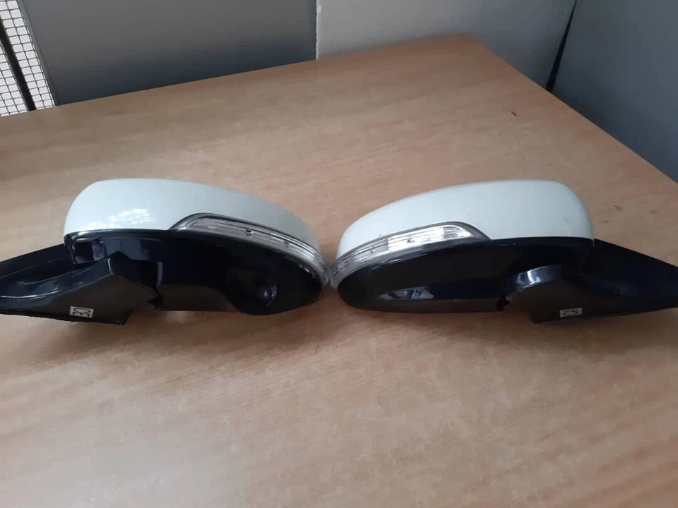 Nissan Teana 2008-2013 Rear Mirror Auto FLIP Folding With Signal set - Image 3 of 4