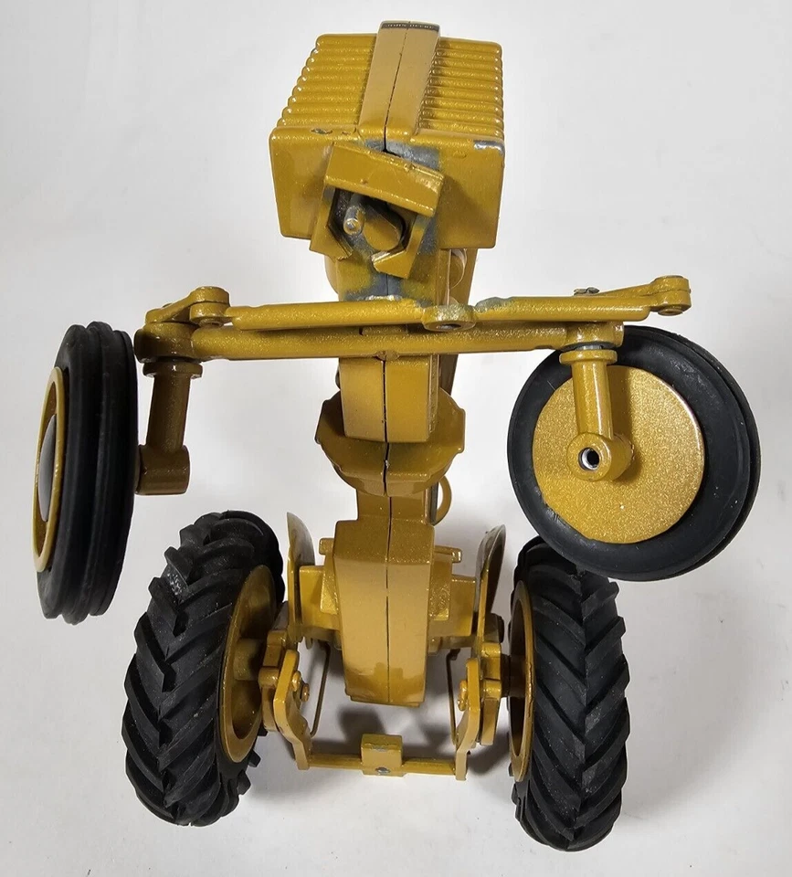 John Deere Dubuque Works 50th Anniversary "M" Tractor 1 of 2000 DAMAGED! - Image 3 of 4