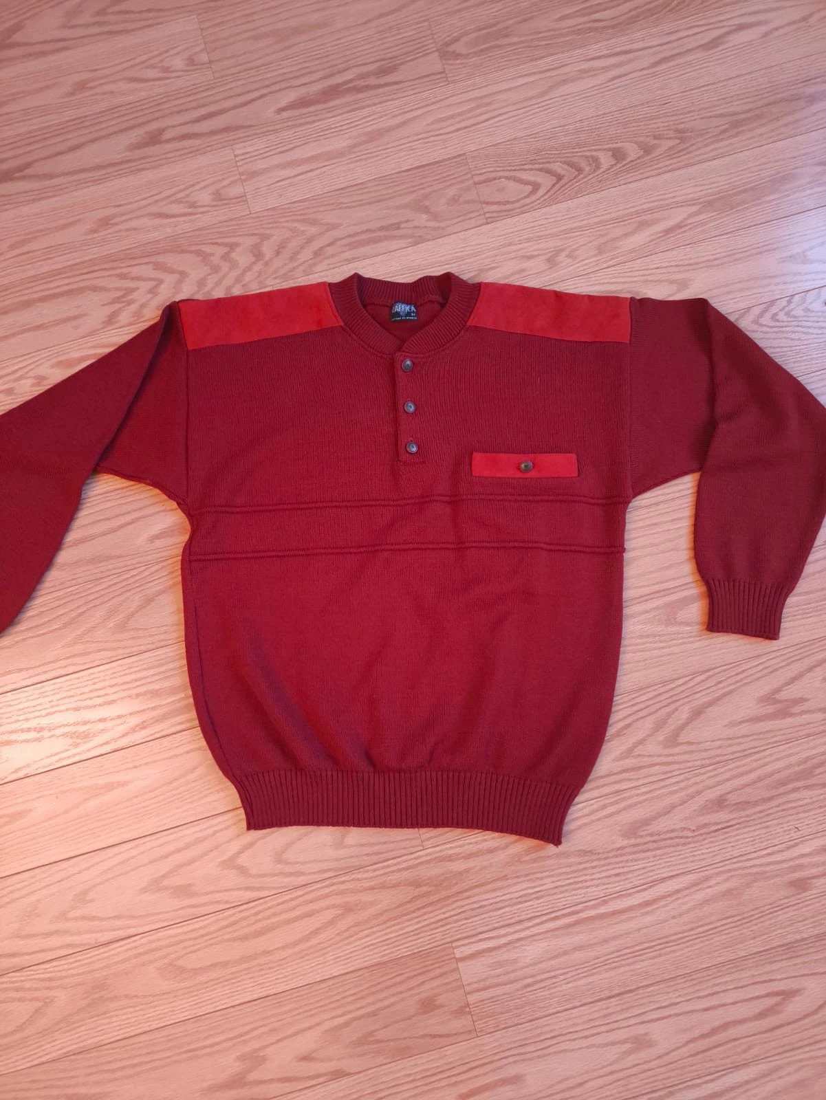 VTG Warm Wool Knitted Sweater with a Buttoned Pocket, Cherry Color for men