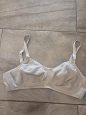 Amoena Ruth SB Mastectomy Bra, sand colored, Wire-Free, Pockets, Size 44AA