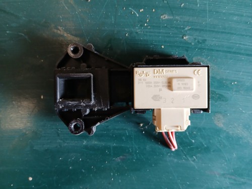 Türverriegelung Türschloss DM DM569 569517 für Waschmaschine Whirlpool Bauknecht