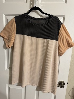 STRETCHY BLOUSE WITH CONTRASTING COLORS-SIZE 2X-FABRIC IS TEXTURED-SHORT SLEEVES