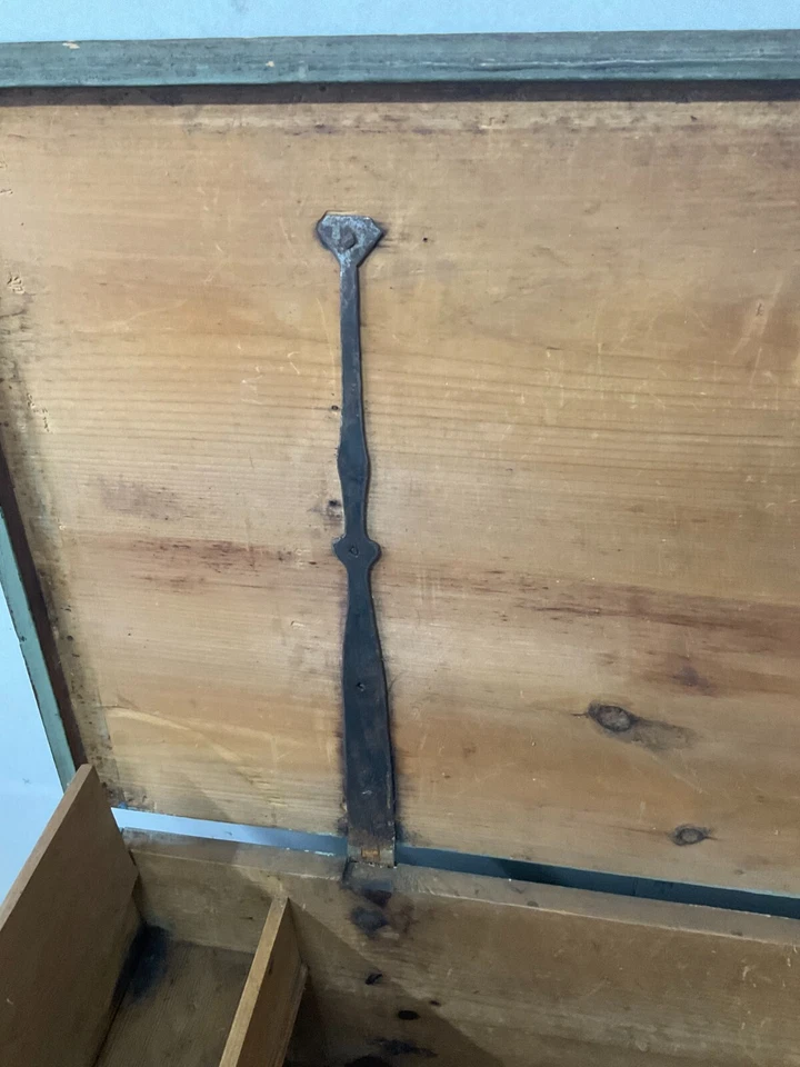 antiguo soporte pie Chippendale manta pecho superficie antigua 1770 18 azul bajo Foto 4 de 4