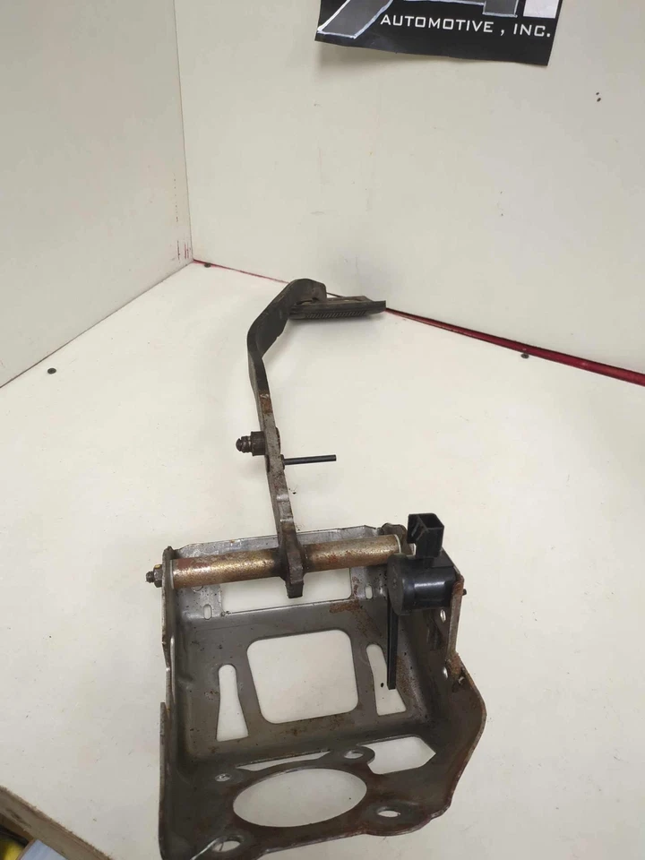 Dodge Charger 2013 montaje de pedal de freno con montaje OEM Foto 4 de 4