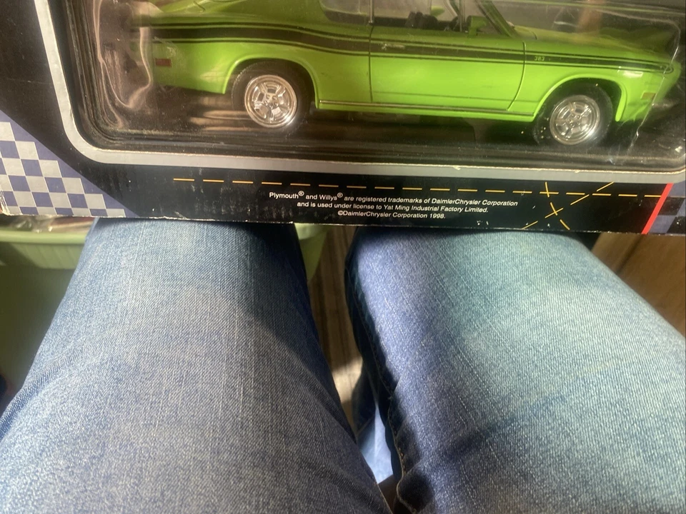 Colección Plymouth Barracuda 1969 1/18 diecast nuevo en caja raro verde lima 1 Foto 3 de 4