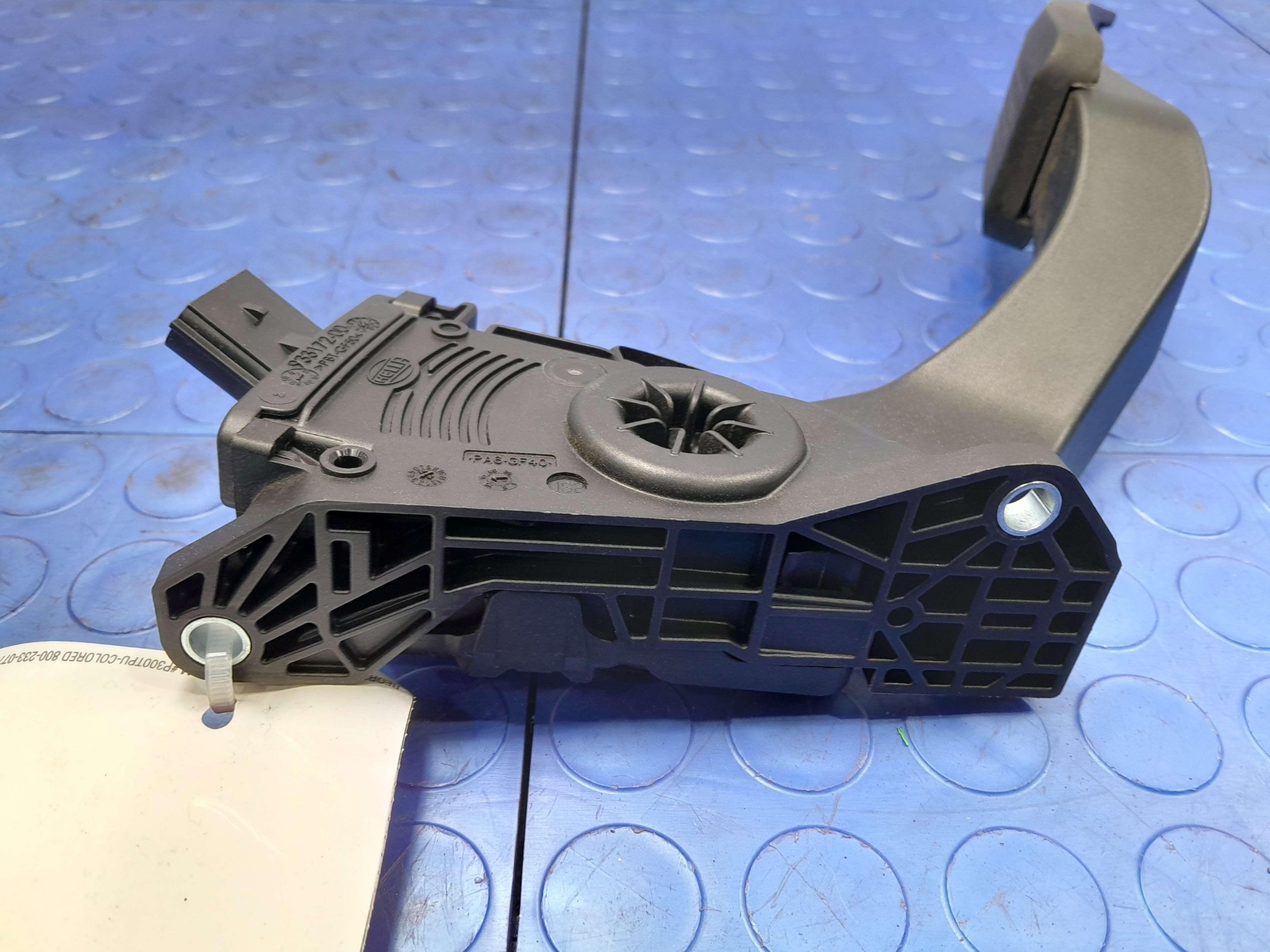 2017-2024 Maserati Ghibli Accelerator Pedal Assembly Genuine OEM 04861714AF