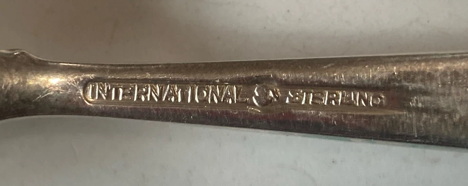 Вилка для салата из стерлингового серебра International Rythem длина 6 1/2 дюйма - Изображение 4 из 4