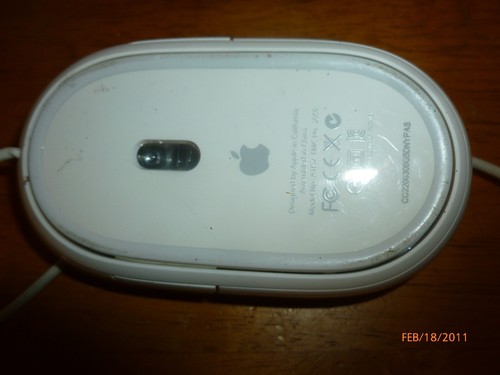 Apple A1152 Mighty Mouse Sleek Design Multi-Button Scroll Ball - Picture 3 of 3