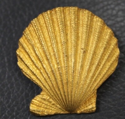 Gorgeous MDM Brushed Gold Tone Shell Brooch 1 1/4