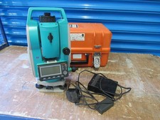 A GOOD SOKKIA SET600 TOTAL STATION THEODOLITE WITH CASE,TWO BATS AND MANUAL