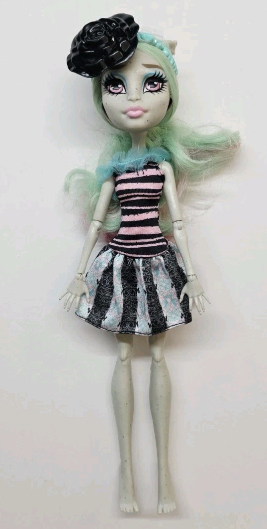 Monster High Rochelle Goyle  Love In Scaris 11"Doll Used