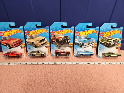 HOTWHEELS hw hot trucks city works他5台セット s-l400.jpg