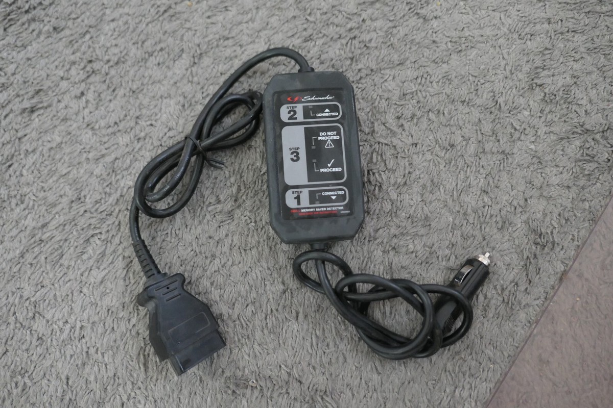 Schumacher OBD-L OBDII Memory Saver & Detector – Protects Vehicle Computer Settings During Battery Work - View #2