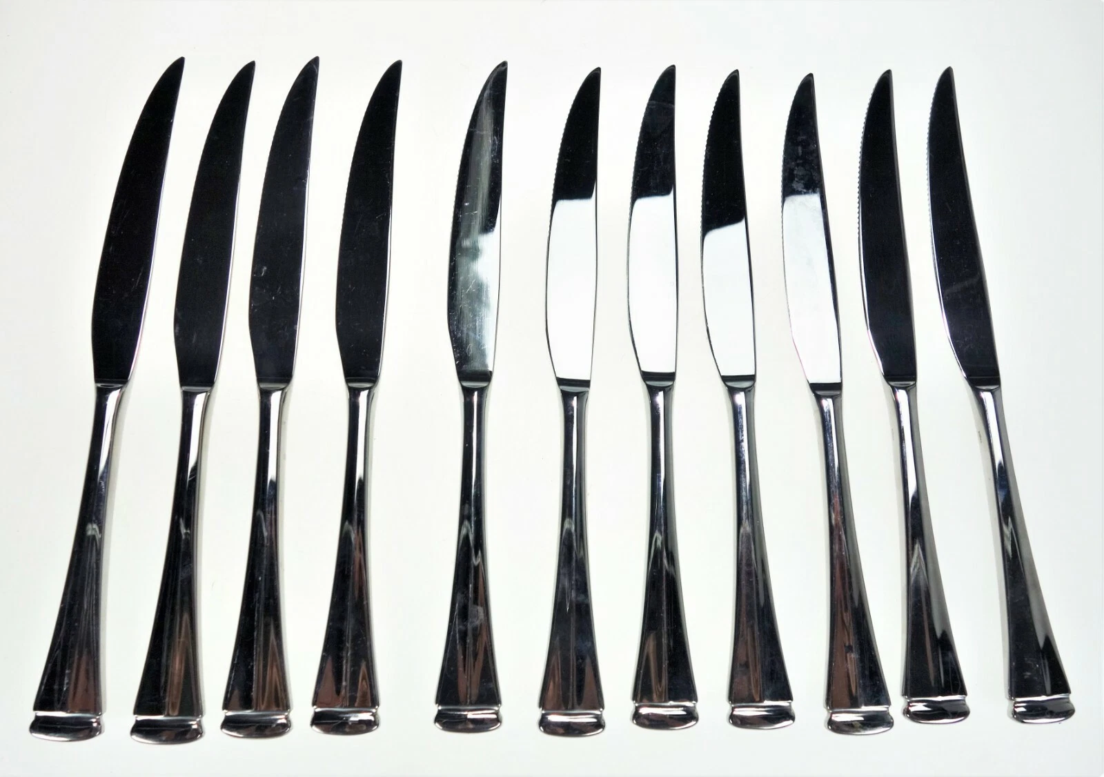 11 Oneida Dorchester 9.25” Table Knife Serrated Butter Knives 18/10 Stainless Fl