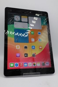 Apple iPad 6.Gen 2018 32GB WiFi  Wlan Grau Displayschaden A1893 #5025