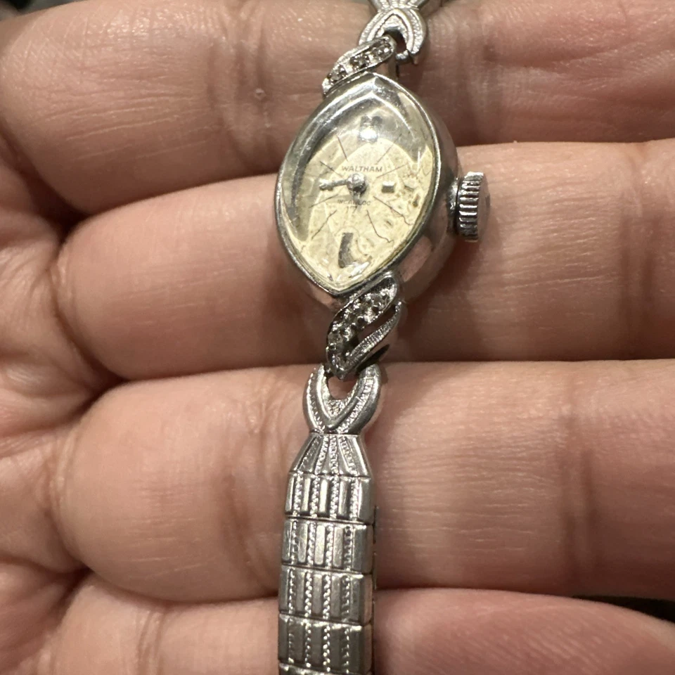 Reloj de mujer Waltham vintage de cuerda manual correa elástica suiza 14 mm ajuste 6,5 Foto 3 de 4