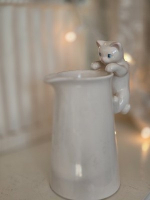 White Ceramic Creamer Pitcher Glossy Solid Decorative Cat Handle Figure