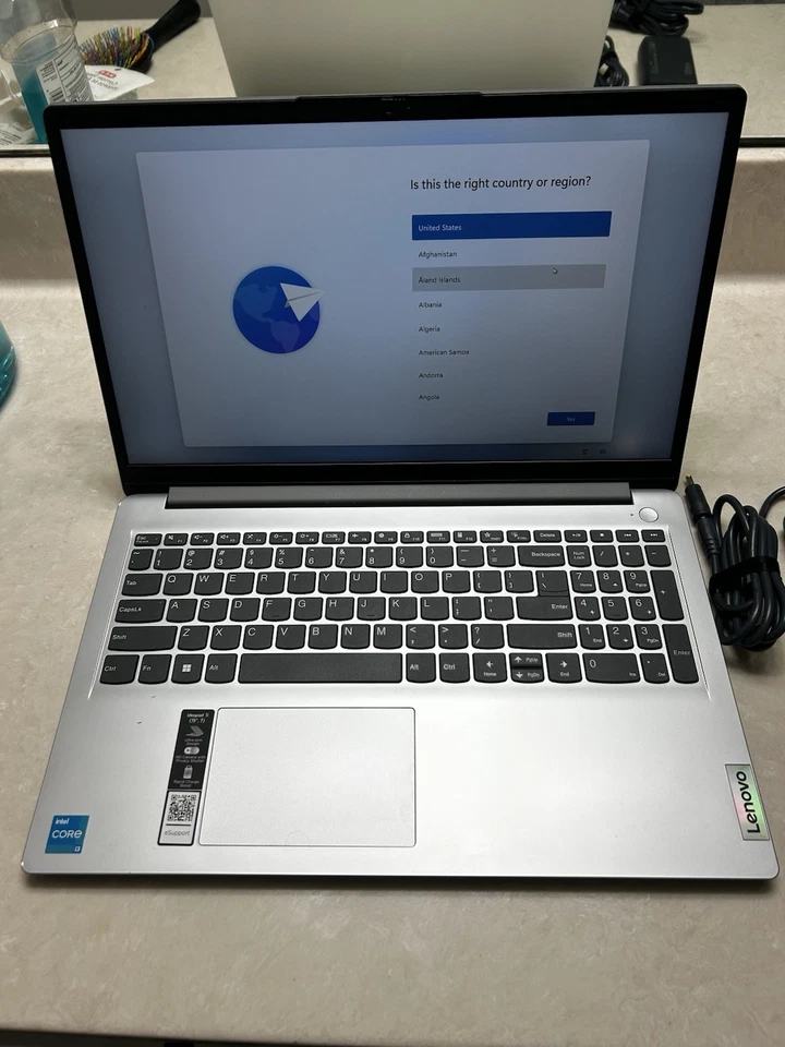 Lenovo IdeaPad 1 15IAU7 15.6" i3-1215U 8GB DDR4 256GB SSD Windows 11 Foto 2 de 4