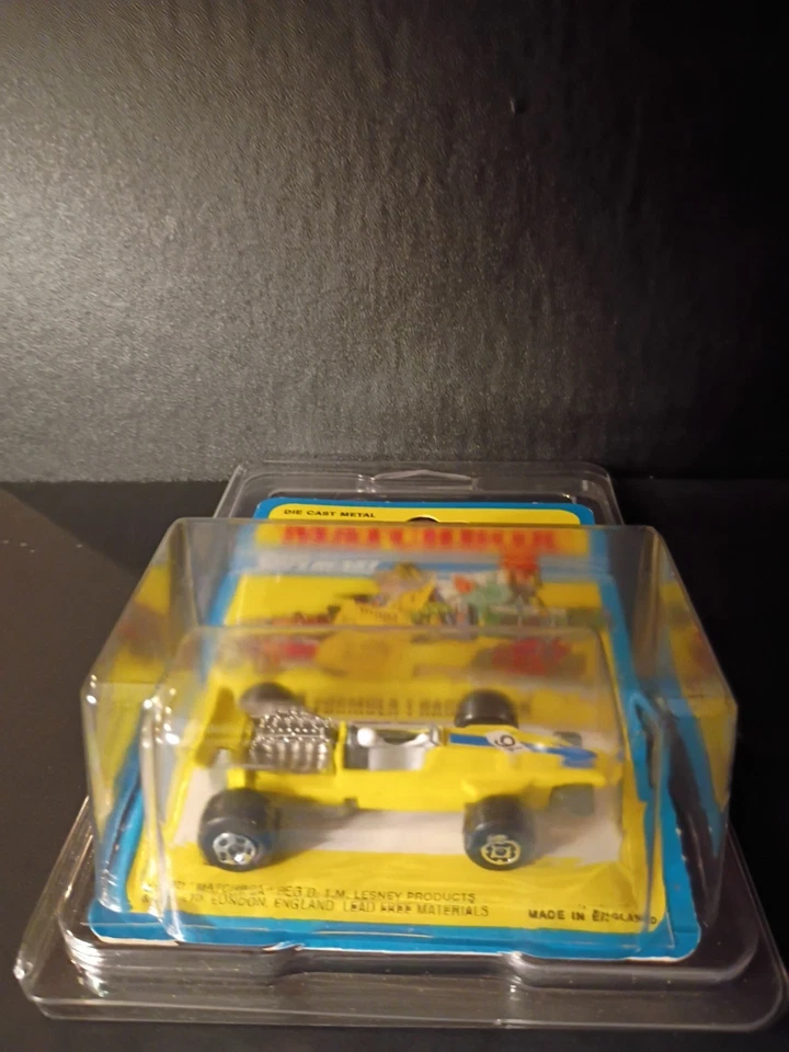 Coche de carreras Matchbox Superfast #34 Fórmula 1 1971 amarillo en paquete blister Foto 3 de 4