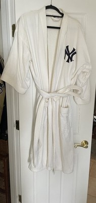 NWOT New York Yankee Unisex Bathrobe White Navy Logo MLB