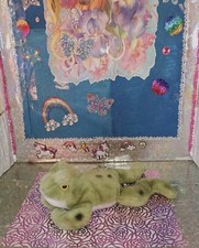 Vtg.  R. Dakin Green Spotted Frog Laying Flat w/Ground Nut Shells '1976 Plush 