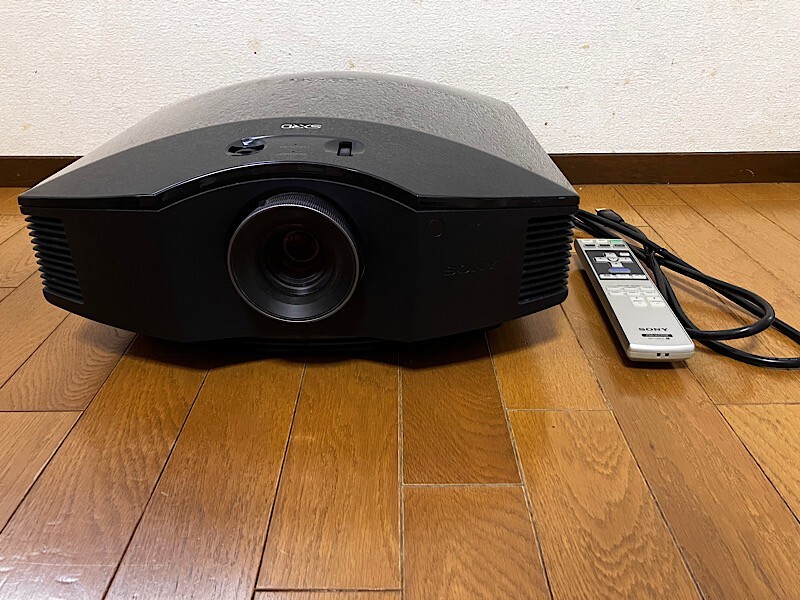 Sony BRAVIA VPL-VW60 LCD Projector Great Condition With