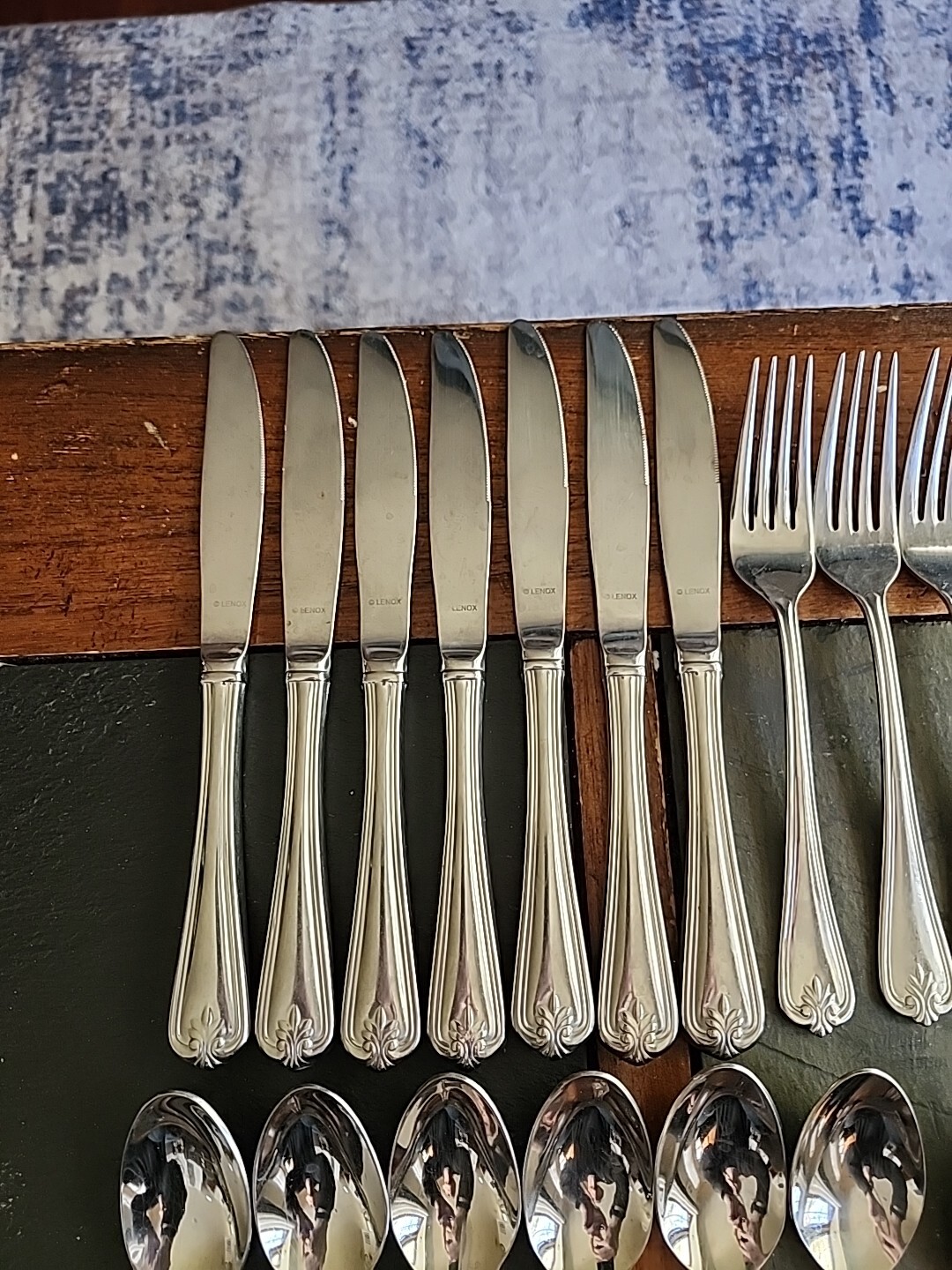 27 pc Lenox Butlers Gourmet Parcial set Glossy 18/8 Stainless Flatware