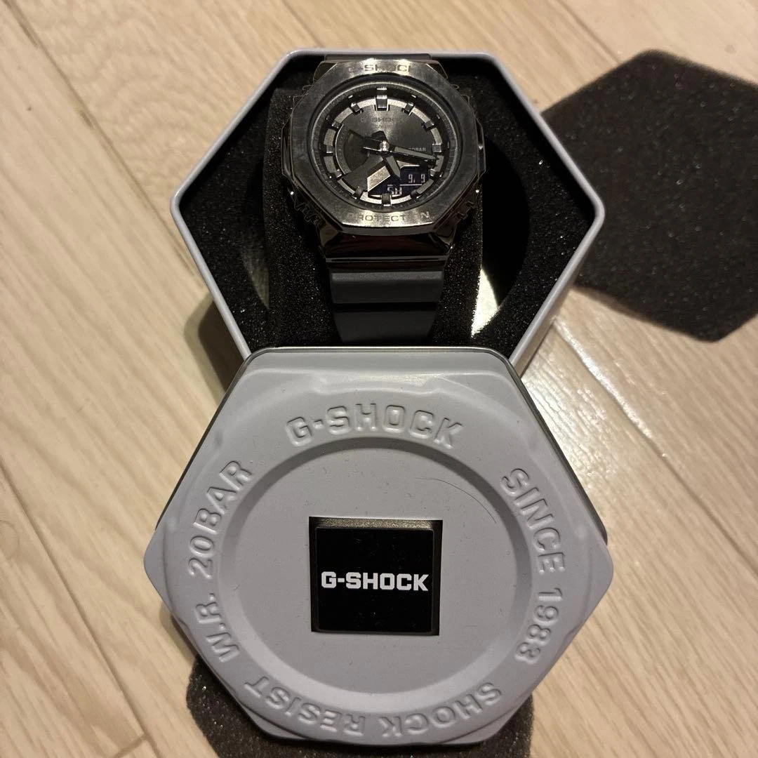 [Usado] Reloj G-SHOCK GM-2100 Metal Cubierto Negro Octagonal 200M WR - De JAPÓN