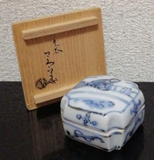 Kutani ware by Suda Aoka, dyed and dyed, Gosu, Shu Shigeru, Incense Box, with