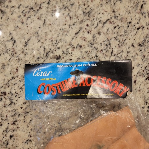 Disfraz De Colección César Jumbo Pies de Goma Halloween Feo Fred Picapiedra 1997 Nuevo Con Etiquetas - Imagen 2 de 20