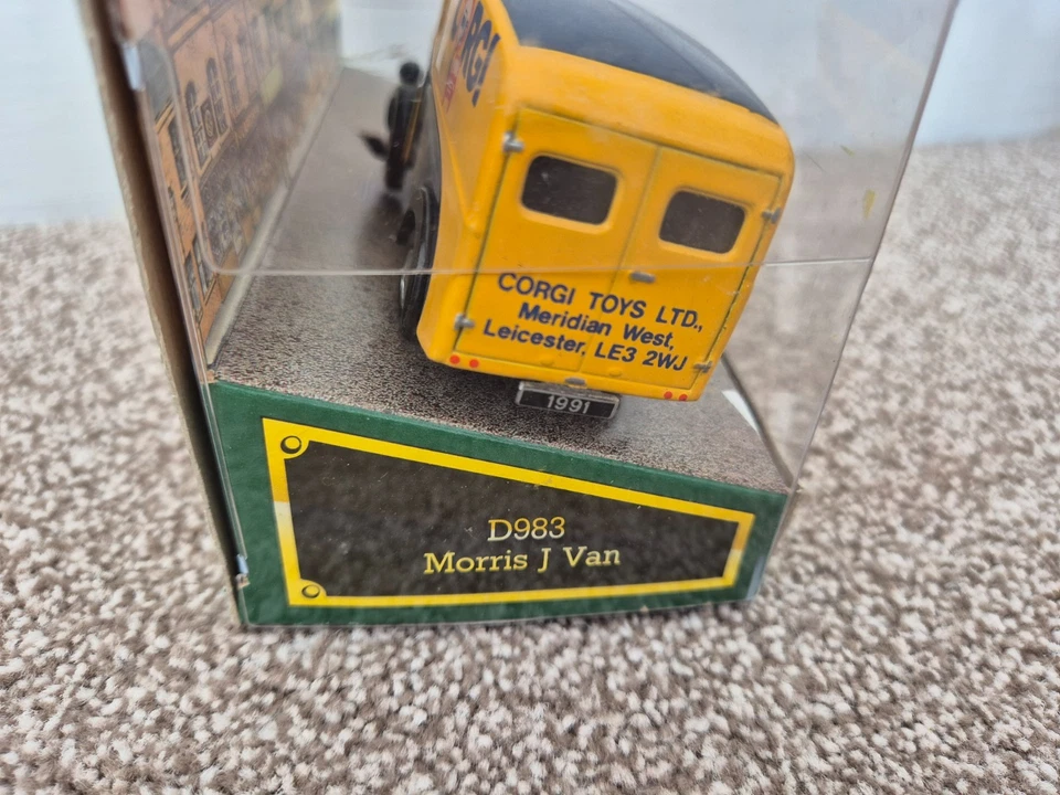 CORGI CLASSICS 1/43 MORRIS J VAN COLLECTOR CLUB 1991 DIECAST MODEL CAR D983 - Image 3 of 3