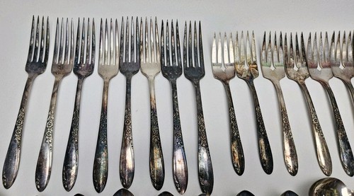Oneida Ltd. 68 pezzi mondiali. A. Rogers Set Posate Sezionali in Argento Rose - Foto 2 di 20