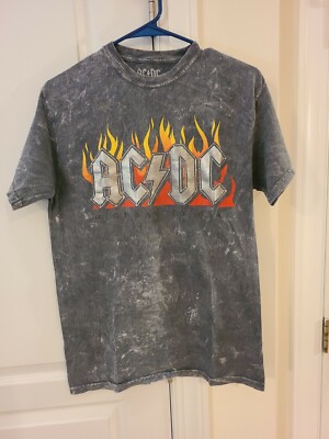 ACDC HIGHWAY TO HELL T SHIRT SIZE M.
