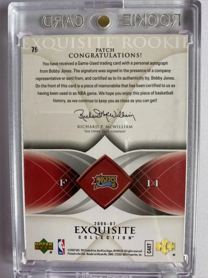 BOBBY JONES 2006-07 UD EXQUISITO NOVATO RC PARCHE AUTÓGRAFO AUTOMÁTICO/225 #75 RPA Foto 2 de 2