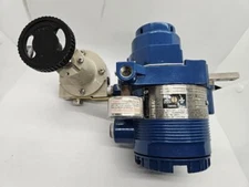 Yamatake AVP301-FSD2E Smart Valve Positioner w/ KZ03 Air Regulator