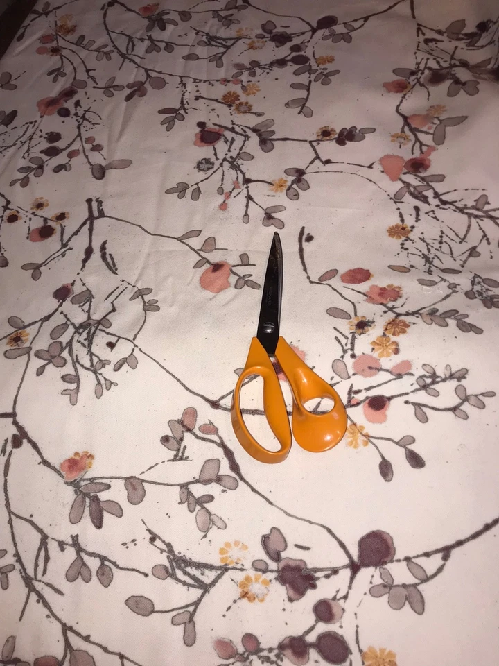 9 m of e cutain express sateen cotton fabric - Image 3 of 4