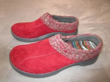 Dansko Eartha Suede Shoes Womens Size 41 Red Slip Resistant Clogs 4404-041000