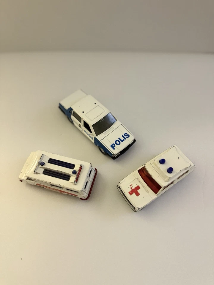 VINTAGE CORGI TOYS WHIZZWHEELS AMBULANCE VIGILANT RANGE ROVER Polis Car Lot - Image 2 of 4